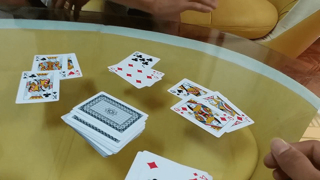Tiến lên có những mẹo chơi nào mà bạn cần phải để tâm nếu không muốn bị bón hành trong bàn?