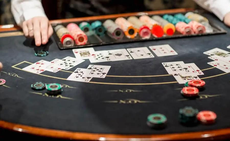 Để thắng tiền trong bài Baccarat bạn cần biết những bí quyết sau